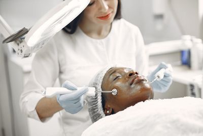 Effective Laser Treatments for Dark Skin Tones: How to Pick Safe Lasers and Avoid Damage