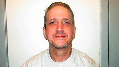 Oklahoma man was on death row for nearly 30 years, with 9 stayed executions -a judge just let him walk out of jail with his wife