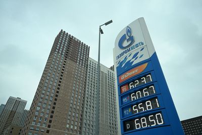 US Lets Russia Oil Sanctions Waiver End Despite Surging Prices Due To Iran War