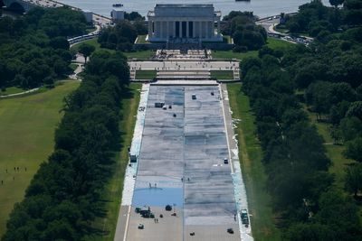 Trump brags about Lincoln Memorial reflecting pool renovations with odd size comparison