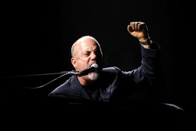 Billy Joel offers tribute to Vienna during Eurovision final