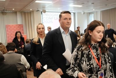 Labour leadership rivals caught up in debate over EU ties