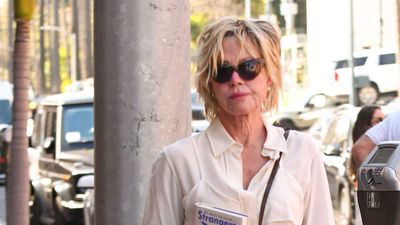 Not too fitted, not too baggy, Melanie Griffith shows just how good you can look in straight-leg jeans