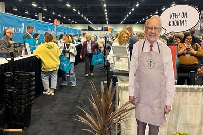 $9 million meal? Warren Buffett and Stephen Curry charity dinner fetches record-breaking bid