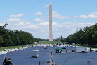 Workers racing to turn reflecting pool blue for Trump may be at risk, union warns