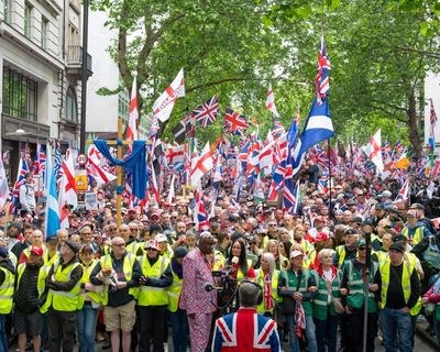 Police arrest 43 at ‘unite the kingdom’ and pro-Palestine marches in London