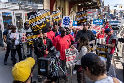No Talks Scheduled As LIRR Strike Drags On, Riders Told To Brace For Monday New York City Commute