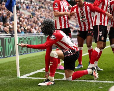Enzo Le Fée and Wilson Isidor save the day for Sunderland at Everton