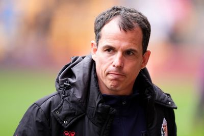Regis Le Bris puts European dreams to one side as Sunderland keep hope alive