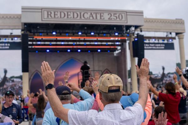 Thousands gather on National Mall for daylong prayer rally