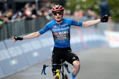 Giro d'Italia: Jonas Vingegaard sends signal to rivals with solo stage 9 victory atop Corno alle Scale