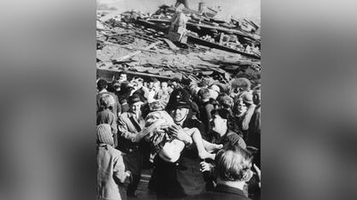 "I wish I’d never taken it"–Aberfan disaster photographer still haunted by his award-winning image