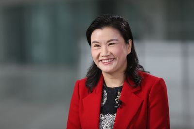 'Powerful' Mystery Woman Spotted Beside Elon Musk and Tim Cook at Xi Jinping State Dinner: Who is Zhou Qunfei?