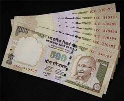 Commodity Radar: Rupee's record lows support gold prices. Can fresh base formation trigger upside?
