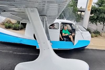 Plane make forced to make emergency landing in middle of busy Phoenix road
