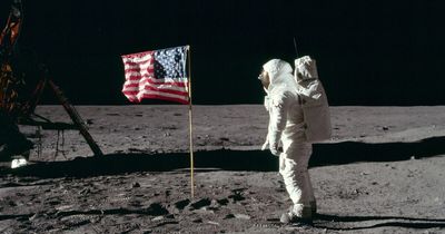 Only True History Fans Can Match All Of These 22 Famous Photos & Paintings To The Right Events