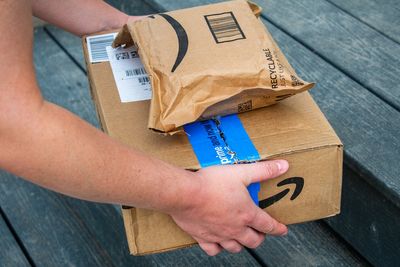 Hero Amazon driver saved woman who was being attacked by husband with a hammer inside their home: cops
