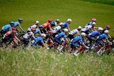Riders warned not to urinate in bottles and discard them at the Giro d'Italia