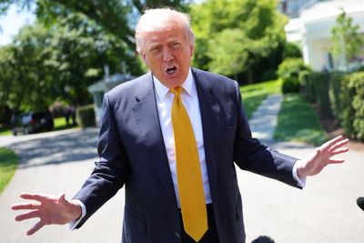 Iran shrugs as Trump continuously flip-flops between threats and extending peace talk deadlines