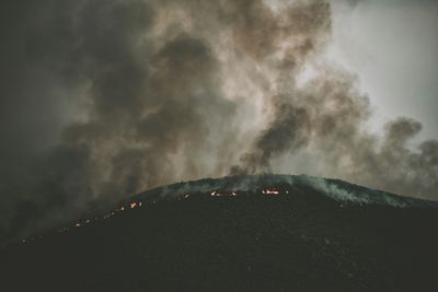 Simi Valley Fire Update: See Areas Under Evacuation Order and Warning as Sandy Fire Spreads