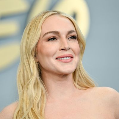 Lindsay Lohan Debuts a New Wavy Hairstyle Just In Time for Summer