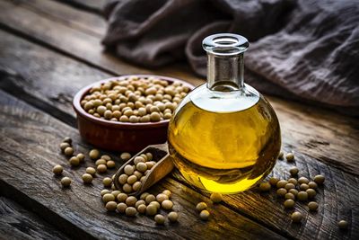 Soybeans fall as China summit leaves US farmers seeking details