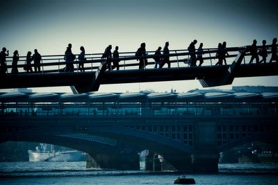Jobless rate rises and vacancies slump to lowest level in five years – ONS