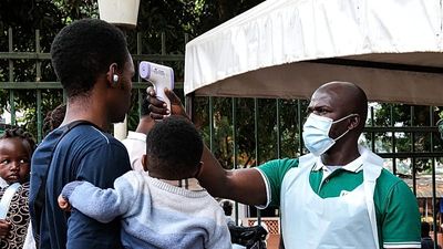 US to screen for Ebola at airports as European medics deploy to region