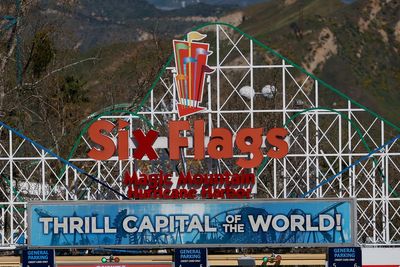 Theme park patrons in US walk down rollercoaster drop after power cut
