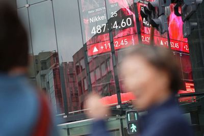 Global Markets | Japan's Nikkei gives up early gains as tech shares fall
