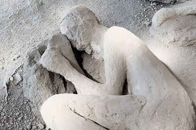 Scientists make fascinating discovery about Pompeii victim found holding object