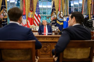 JD Vance Humiliated: Donald Trump Refuses to Name VPOTUS as Successor While He Listens From the Back