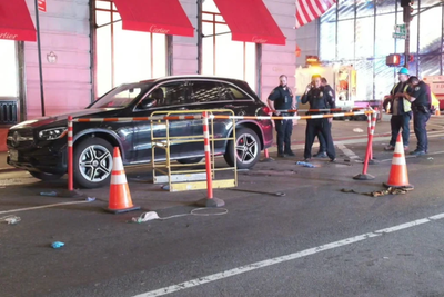 Woman dies after falling into open manhole in Manhattan