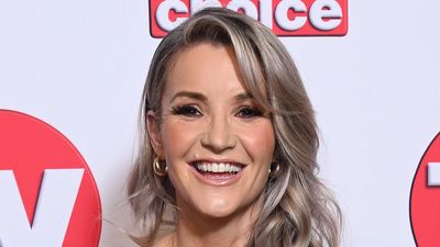 Helen Skelton uses these key pieces to make her barrel-leg jeans work for unpredictable spring weather