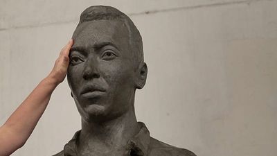 Giant Pele statue installed outside stadium ahead of 2026 World Cup