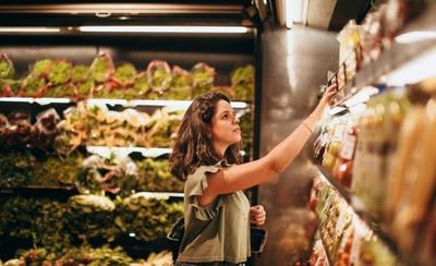Why Women Are Being Followed Home from Grocery Stores — The New “Car Tag” Scam Explained