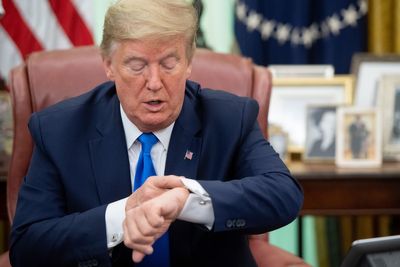 Republicans push to extend daylight savings and stop clock switching