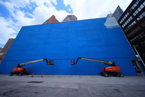 An outcry erupts as a whale mural beloved by many in Dallas is replaced with art for the World Cup