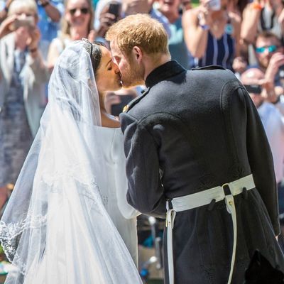 Former Royal Butler Shares Why Harry and Meghan’s Unseen Wedding Photos are “Unprecedented”