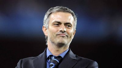 Park the Bus in Soccer: Meaning, Origin & Why Teams Use This Defensive Tactic Explained