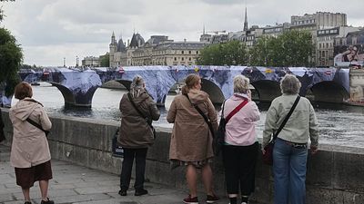 Wrapper's delight: French street artist JR begins Paris Pont Neuf installation