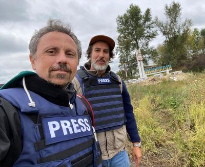 Guardian correspondent and photographer win war reporting prize