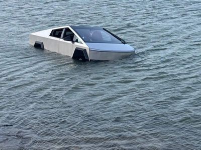 'Yo sir, you can’t park there': Tesla Cybertruck sinks in Texas lake during botched attempt to activate ‘Wade Mode’. Watch viral video