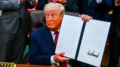 Department of Justice says United States ‘FOREVER BANNED’ from prosecuting Donald Trump and his family for not paying tax