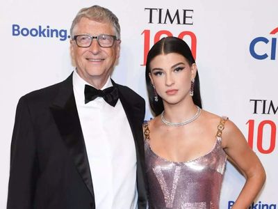 When Bill Gates worked a customer-support shift for his daughter's startup, it revealed a founder lesson most CEOs forget