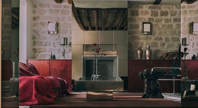 This Bachelor Pad's 14th-Century Beams and Literary Salon Heritage Laid the Groundwork for Its Modern, Moody Restoration