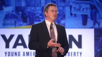 Thomas Massie loses Kentucky primary to Ed Gallrein, but grabs the mic and roasts his opponent with brutal ‘Tel Aviv’ jab
