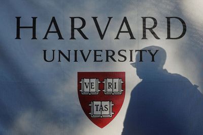 Harvard faculty enacts cap on A-grades as students push back