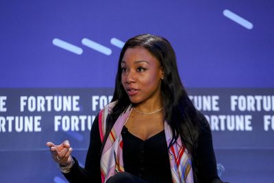 A senior comms exec says your AI notetaker could be your company's biggest liability