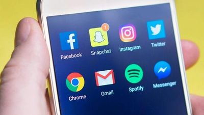 Why Narcissists Love Social Media — and How to Spot Their Telltale Posts